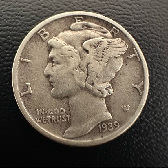 1939 Mercury Dime – 90% Silver | Vintage U.S. Coin (No Mint Mark) - Picture 1 of 4